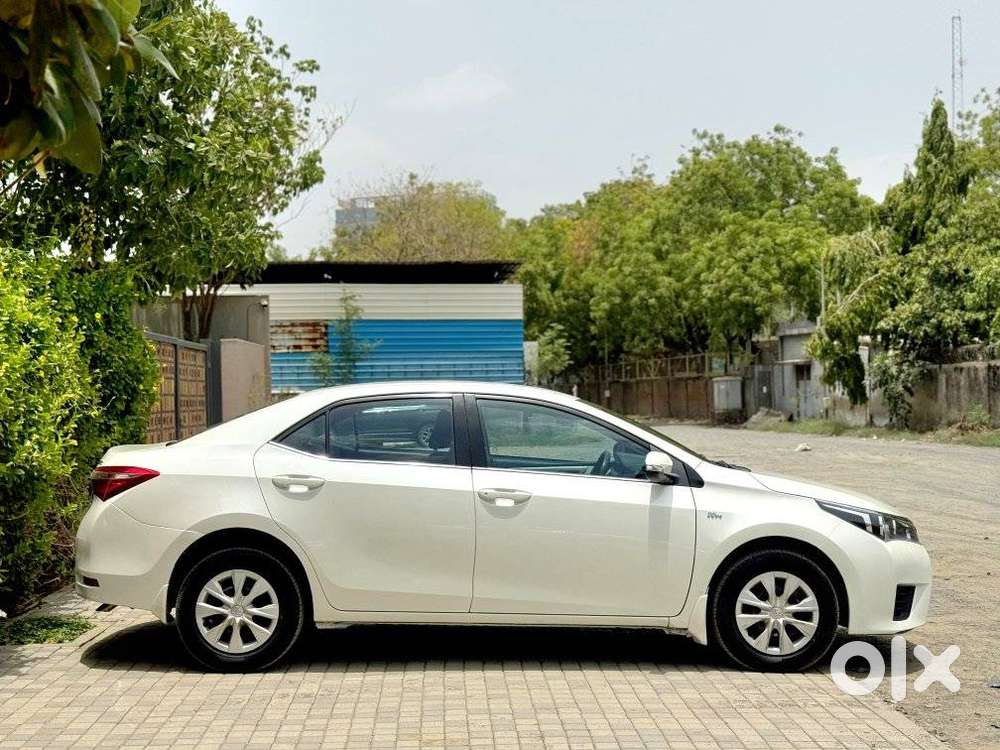 Toyota Corolla Altis 1.8 J, 2015, Petrol