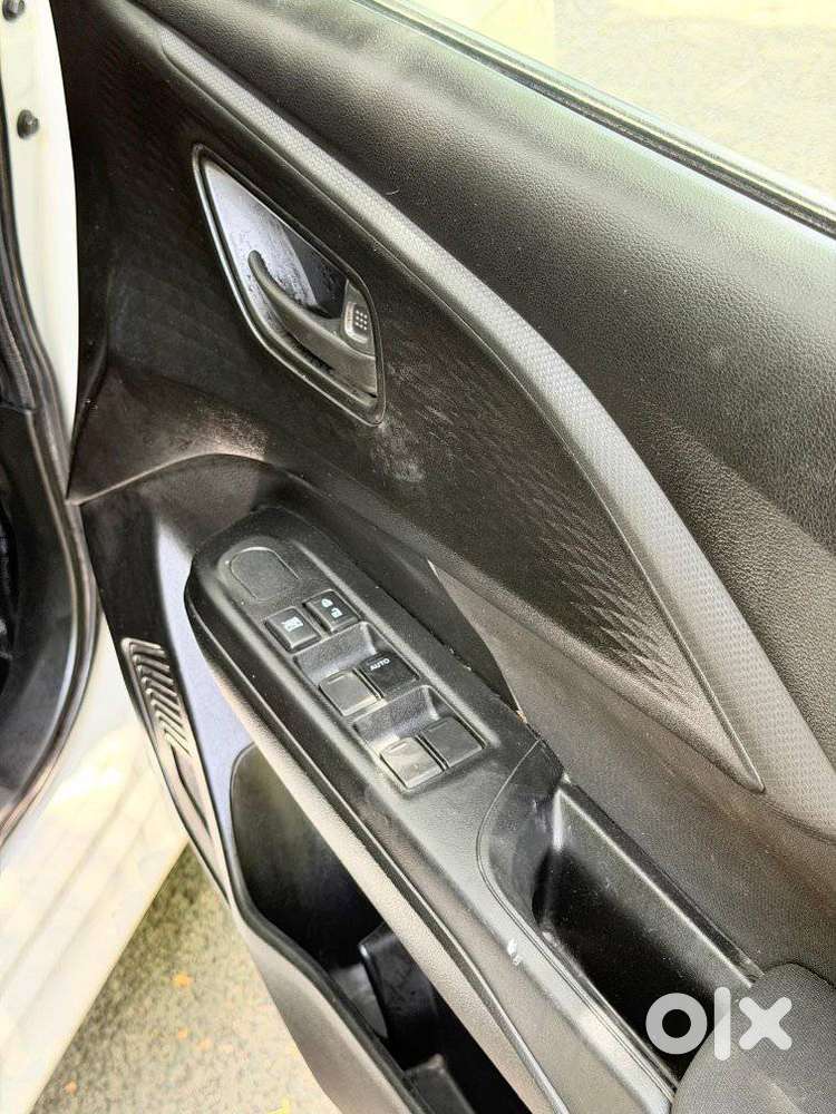 Maruti Suzuki Swift Lxi Option, 2025, Petrol