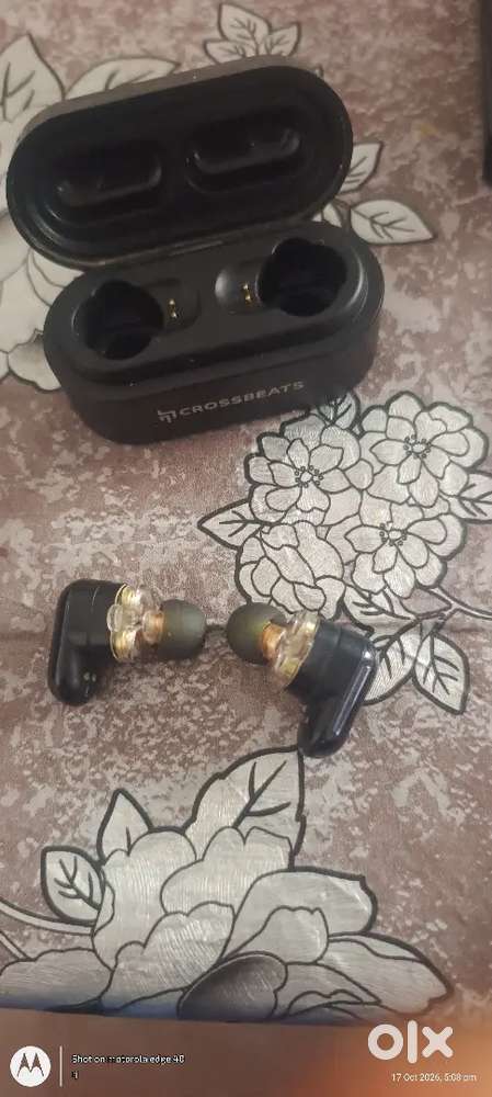 Crossbeat earbuds