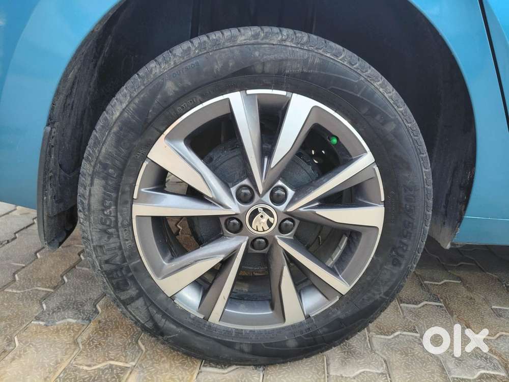 Skoda Slavia Style 1.0l Tsi At, 2022, Petrol
