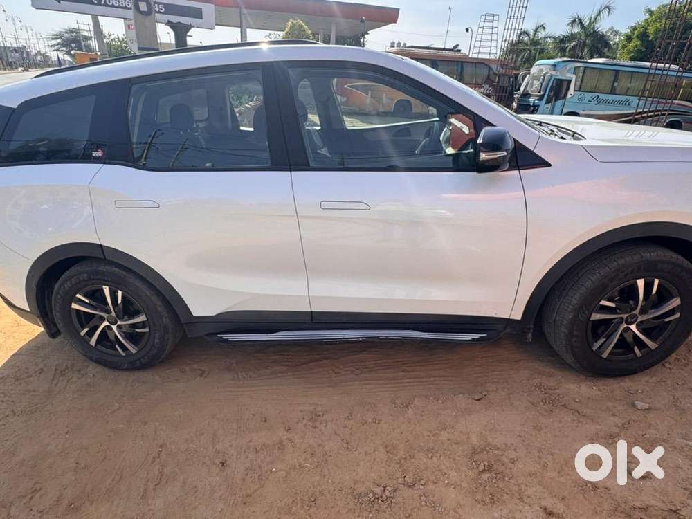 Mahindra Xuv700 2022 Diesel Well Maintained