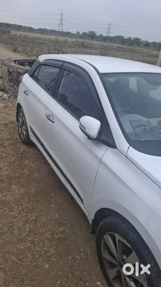 बहोत अछि कंडीशनर में है चारो टायर नए है गाडी मे कोई कमी नही है