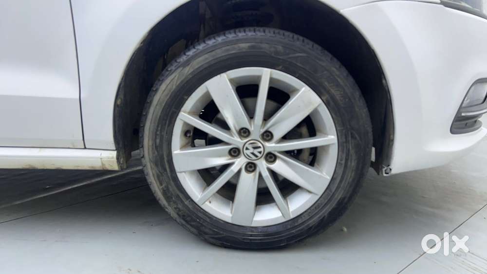 Volkswagen Polo Petrol Highline 1.2l, 2016, Petrol