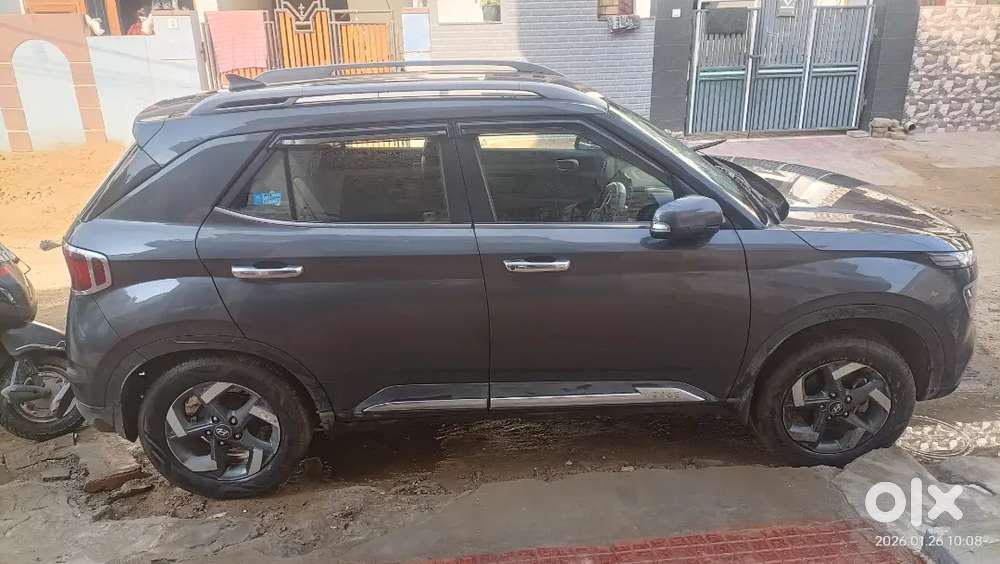Hyundai Venue 2021 Petrol 32000 Km Driven