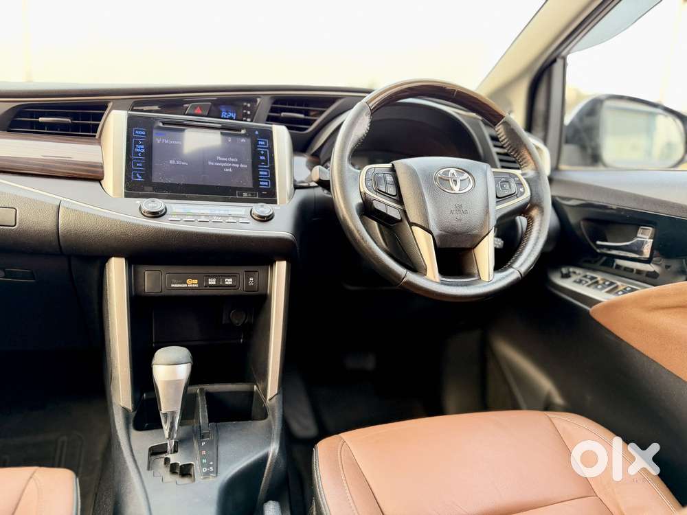 Toyota Innova Crysta 2.8z Automatic, 2016, Diesel