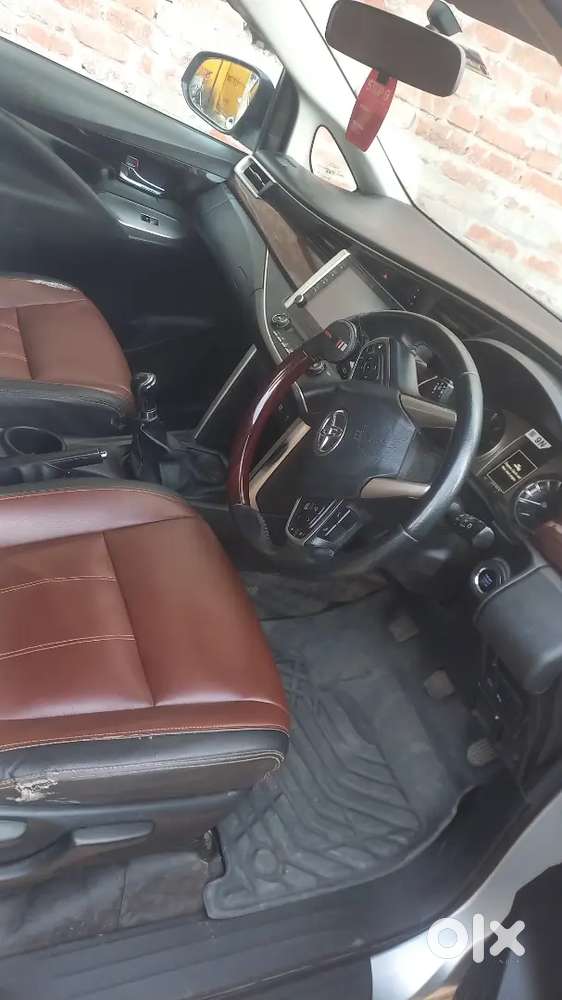 Toyota Innova Crysta 2022 Variant Mt