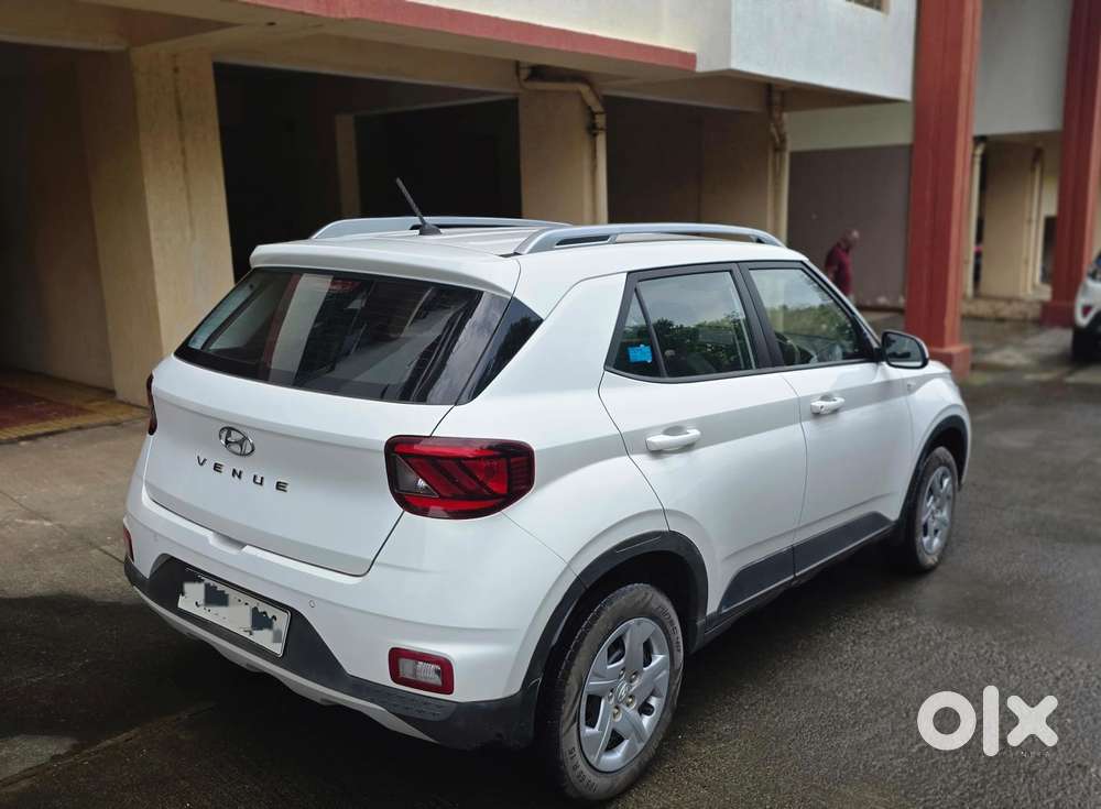 Hyundai Venue 1.2 S Plus, 2022, Petrol