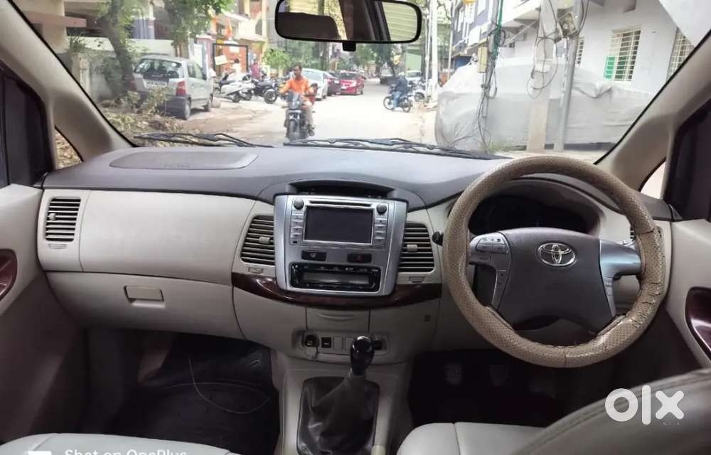 Toyota Innova 2.5 V 2014