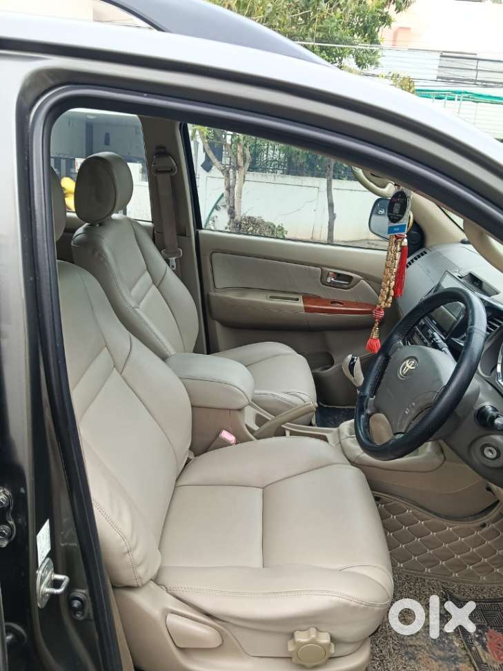 Toyota Fortuner 4x4 Manual Limited Edition, 2011, Diesel