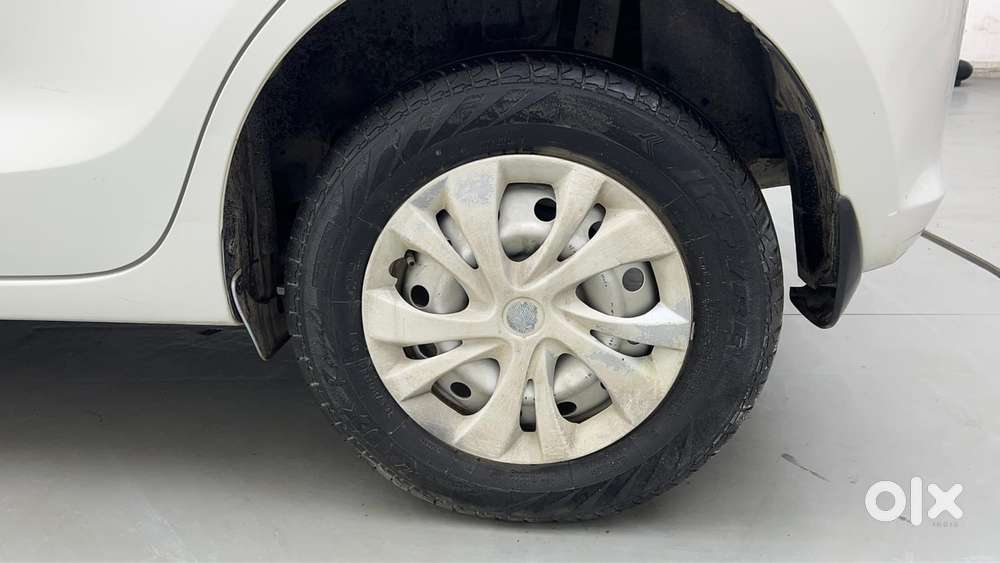 Maruti Suzuki Swift 1.3 Lxi, 2022, Petrol