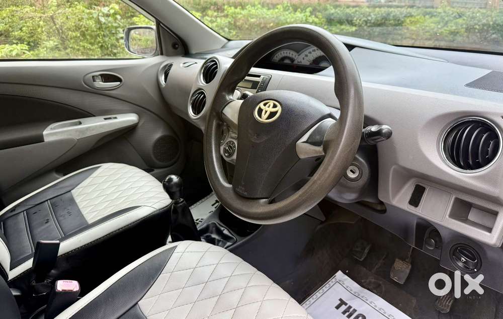 Toyota Etios V, 2011, Petrol