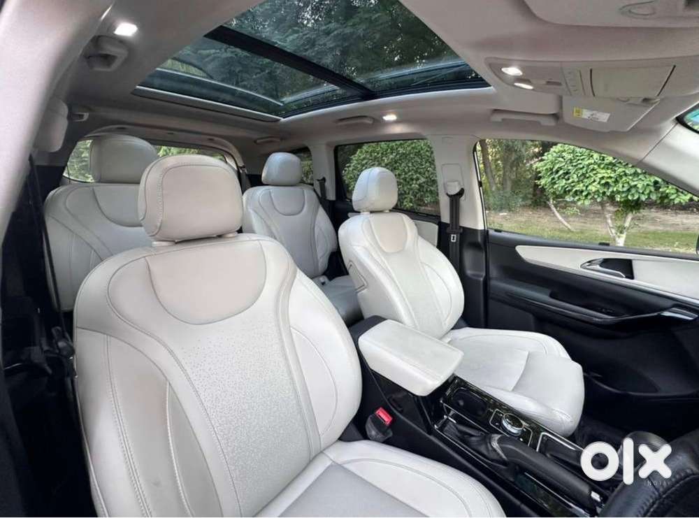 Company Lease Mahindra Xuv700 Ax7  2023 Model