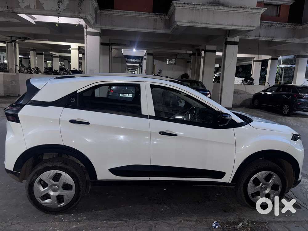 Tata Nexon Smart Plus With Sunroof 2024 In Neat Condition