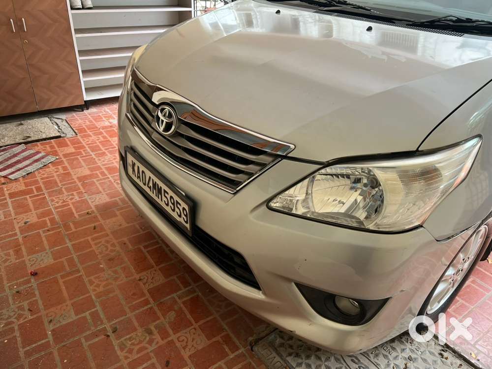 Innova V 7 Seater 3rd Owner