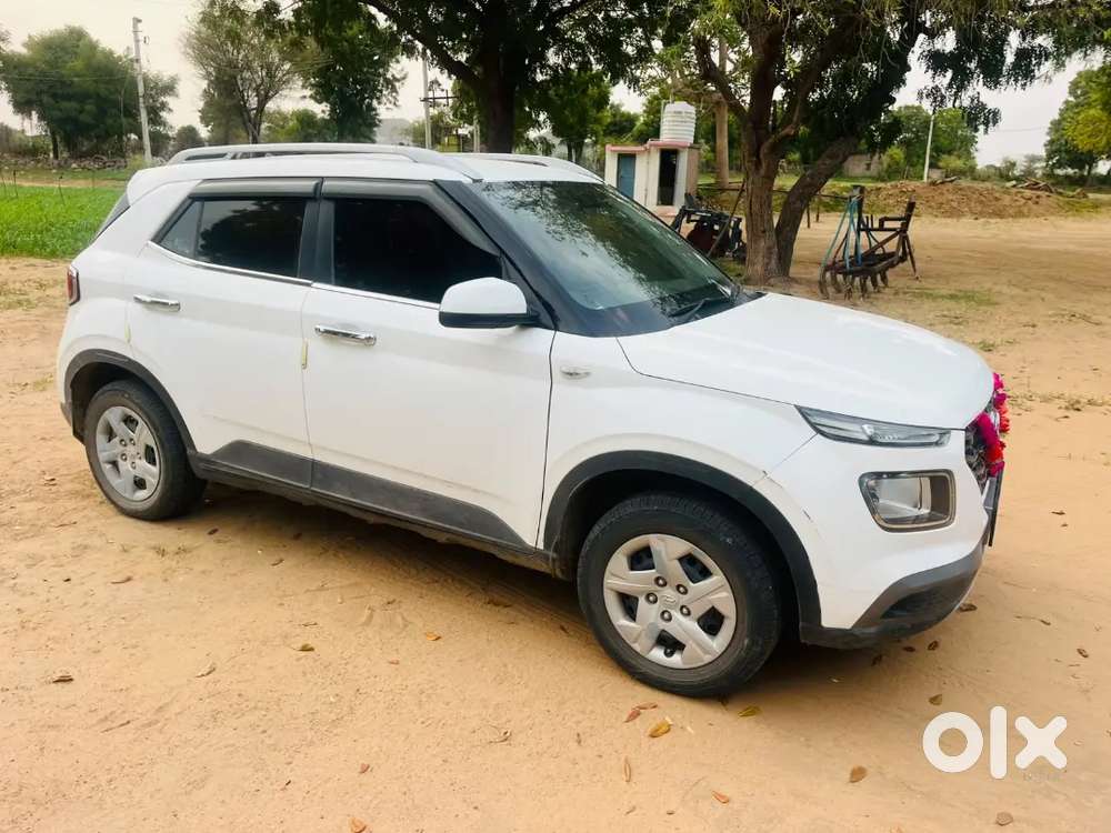 Hyundai Venue 1.2 E 2021 Manual Petrol