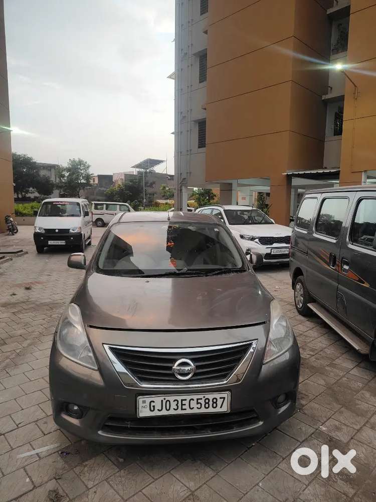 Nissan Sunny 2012