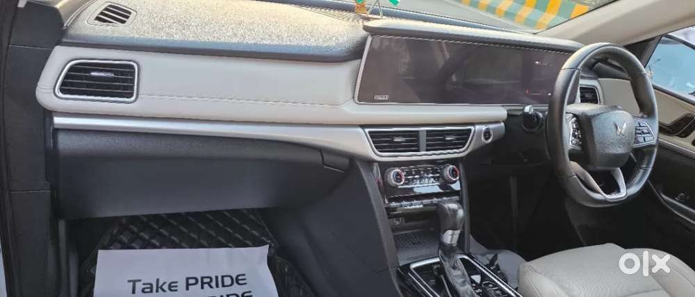Mahindra Xuv700 Ax7 Luxury Pack Awd, 2021, Petrol
