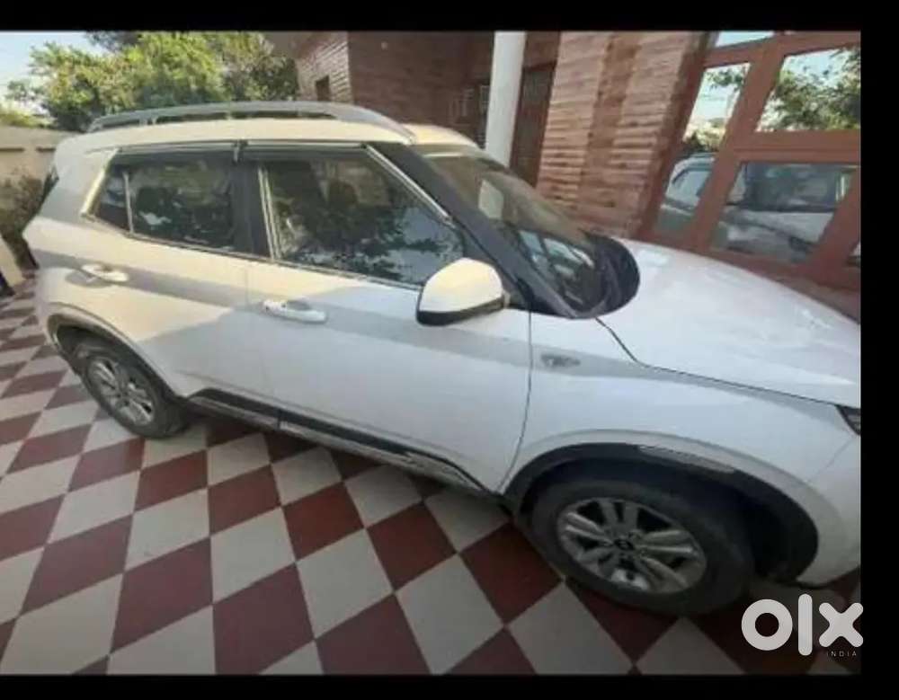 Hyundai Venue Petrol 2021 With Alloy Wheels 16 Inch Tyres, Led Screen