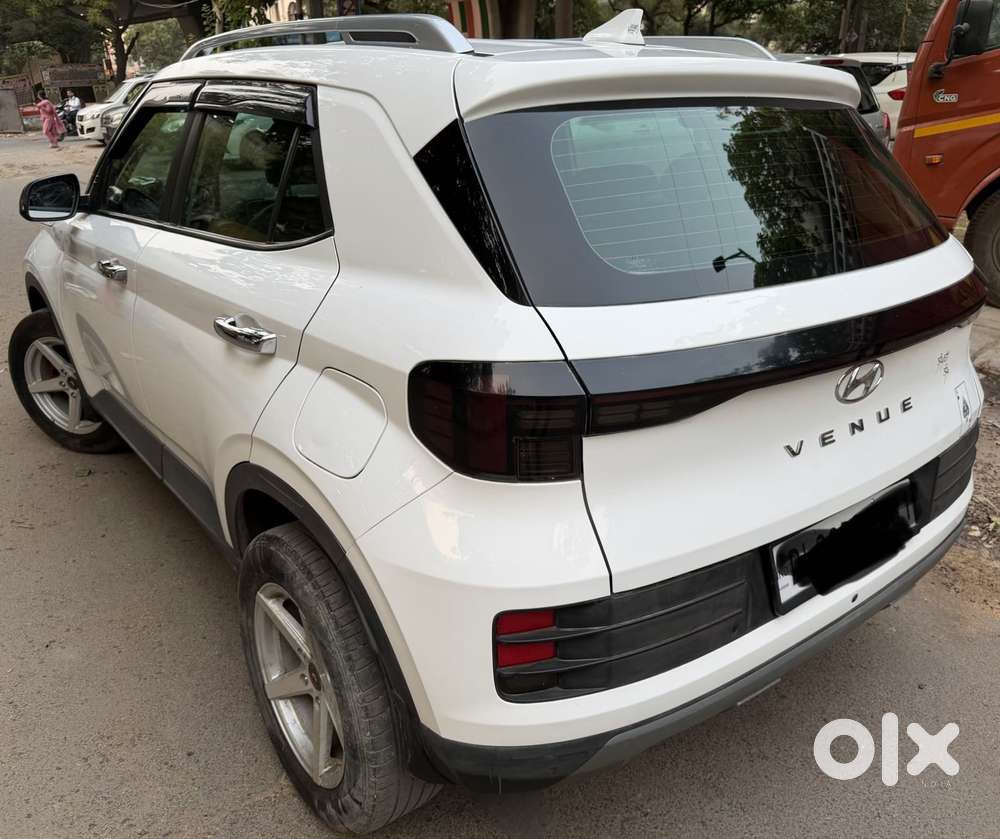 Hyundai Venue S (o) 1.0 Turbo Mt, 2023, Cng & Hybrids