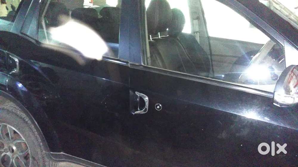 Black Xuv 500