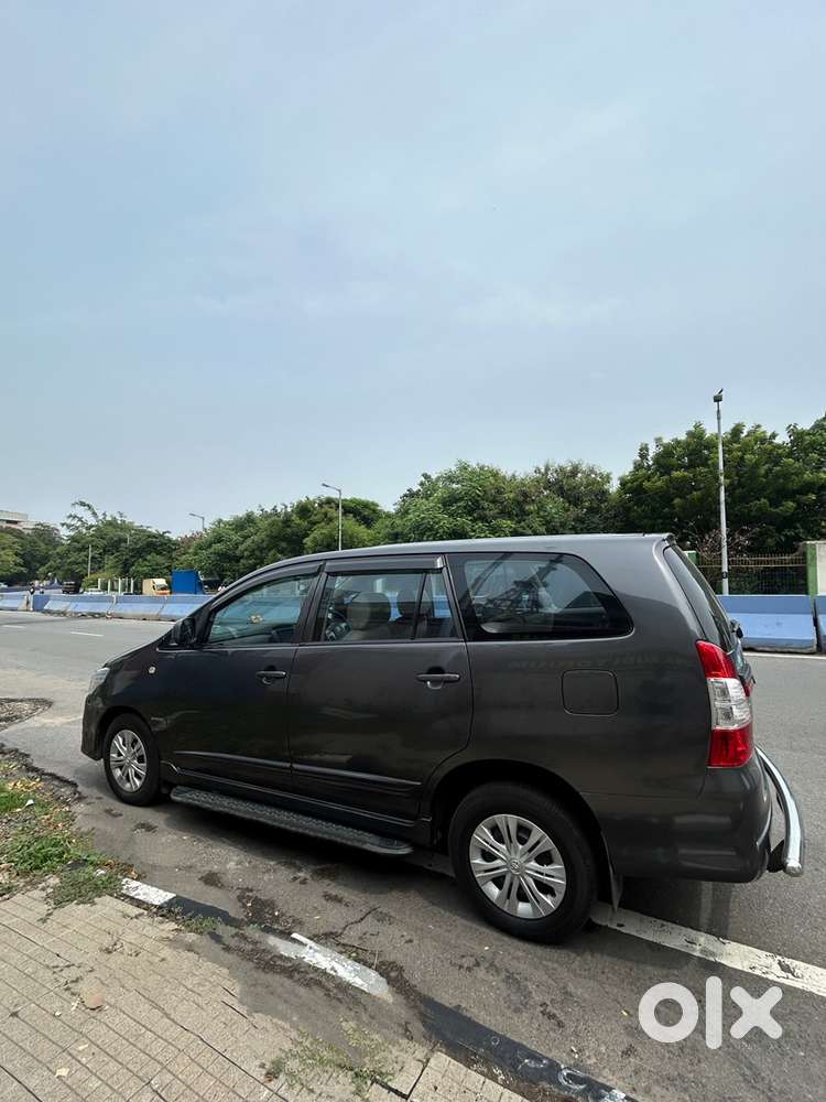 Toyota Innova 2015 2.5 G (bs4) - 8 Seater
