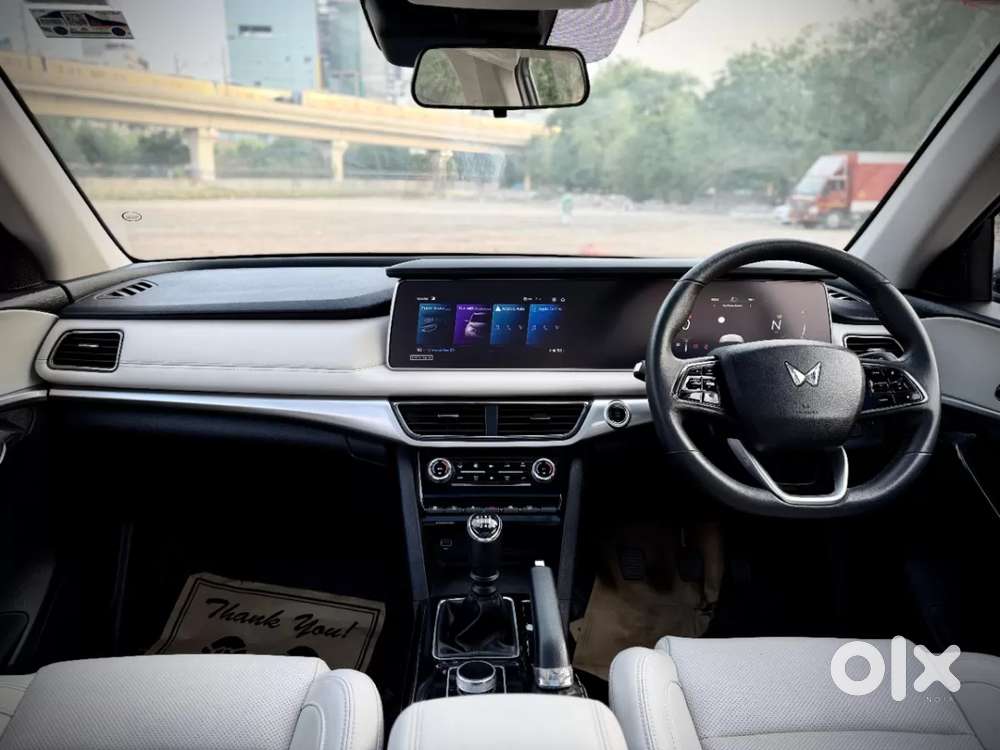 Mahindra Xuv700 2.0 Ax 7 Petrol Mt Str, 2025, Petrol