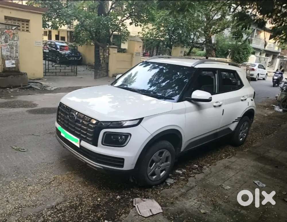 Hyundai Venue 2022 Petrol 230000 Km Driven