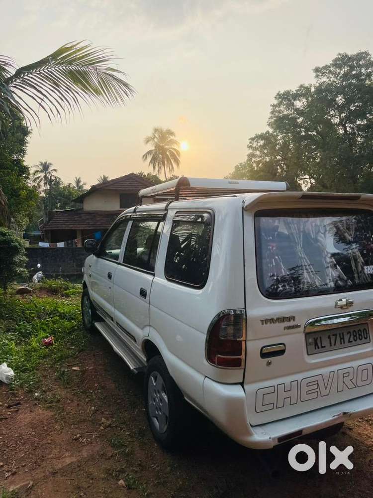 Chevorlet Tavera Neo 2 White