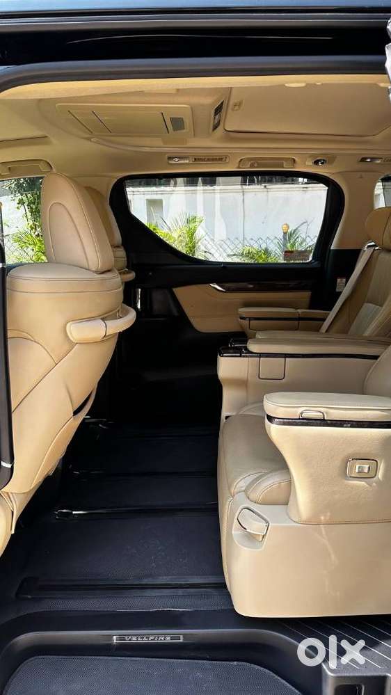 Toyota Vellfire 2.5 Executive Lounge, 2021, Petrol