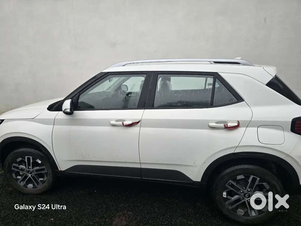 Hyundai Venue 2024 Petrol 6500 Km Driven