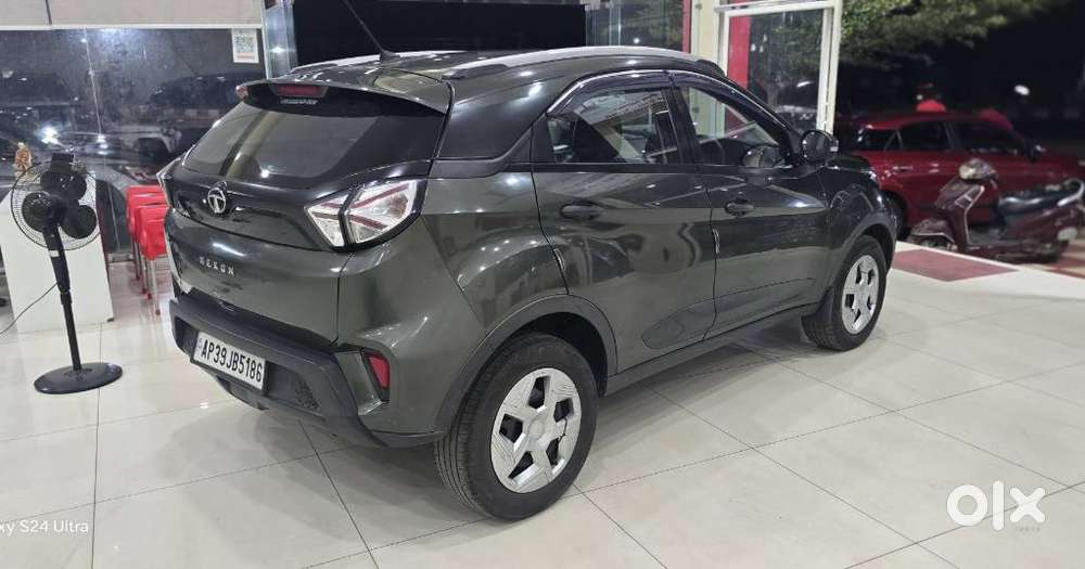 Tata Nexon 1.2 Revotron Xma Amt (s), 2021, Diesel