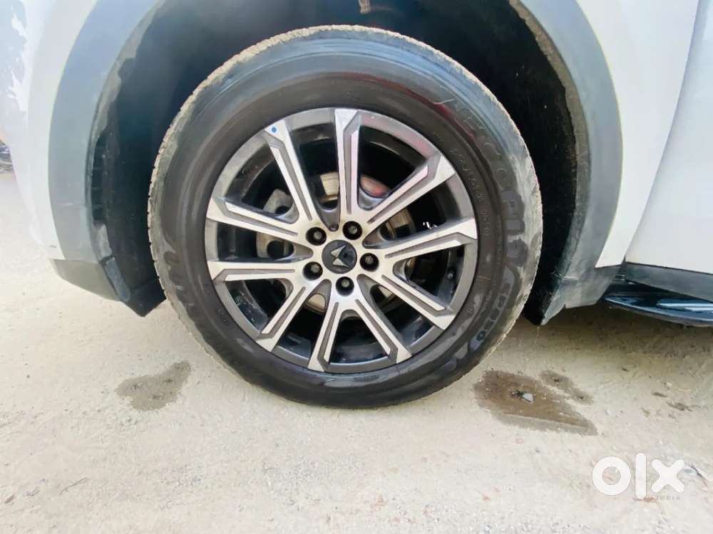 Mahindra Xuv700 Ax7 Luxury Pack Awd, 2025, Petrol