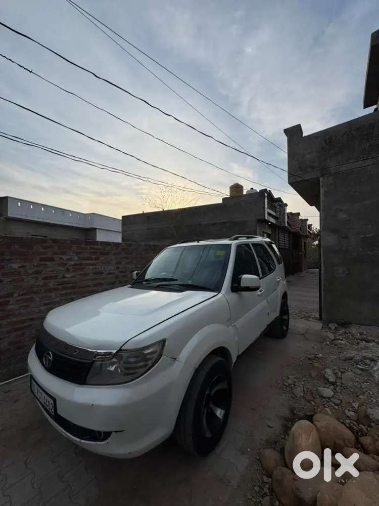 Tata Safari Storme 2015