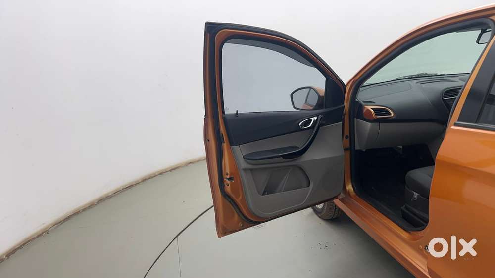 Tata Tiago Xza, 2017, Petrol