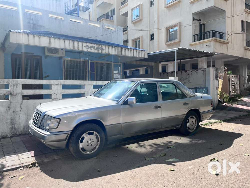 Mercedes Benz Classic W124 E220 Petrol Manual