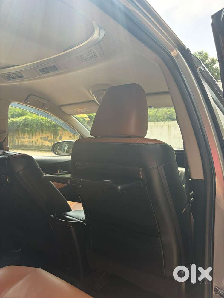 Toyota Innova Crysta, 2017
