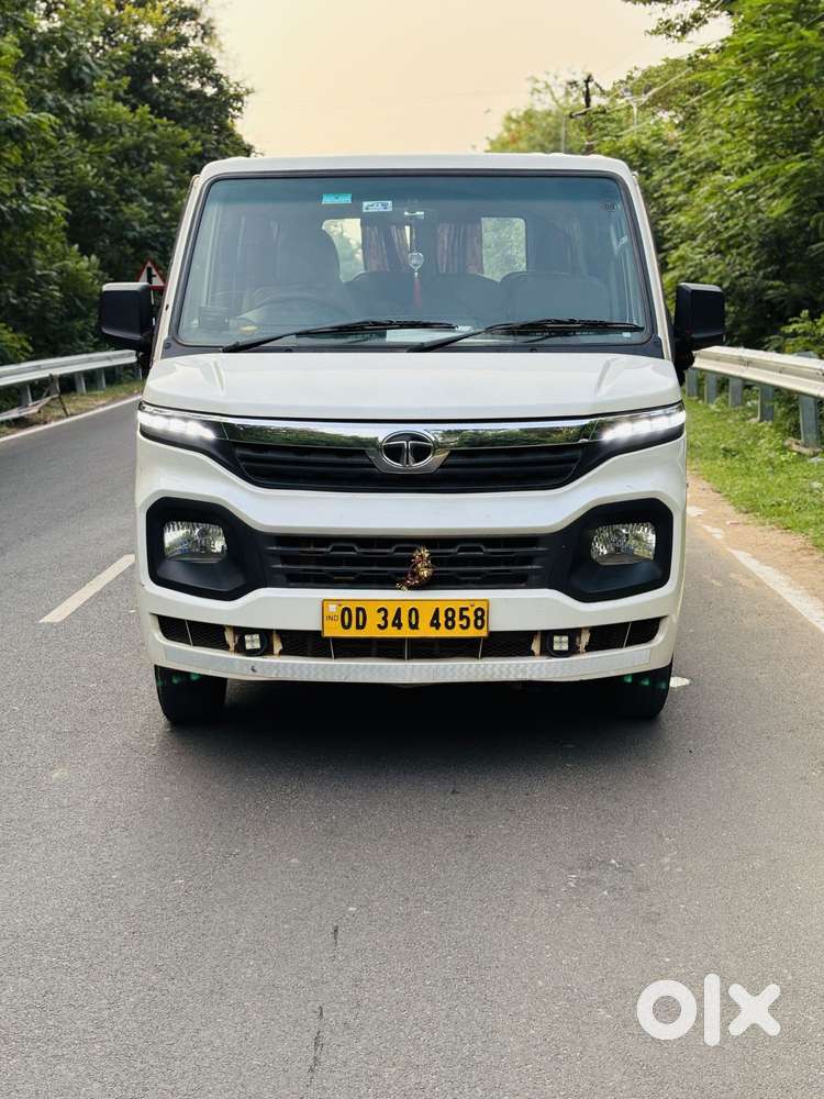 Tata Winger Deluxe - Flat Roof (ac), 2022, Diesel