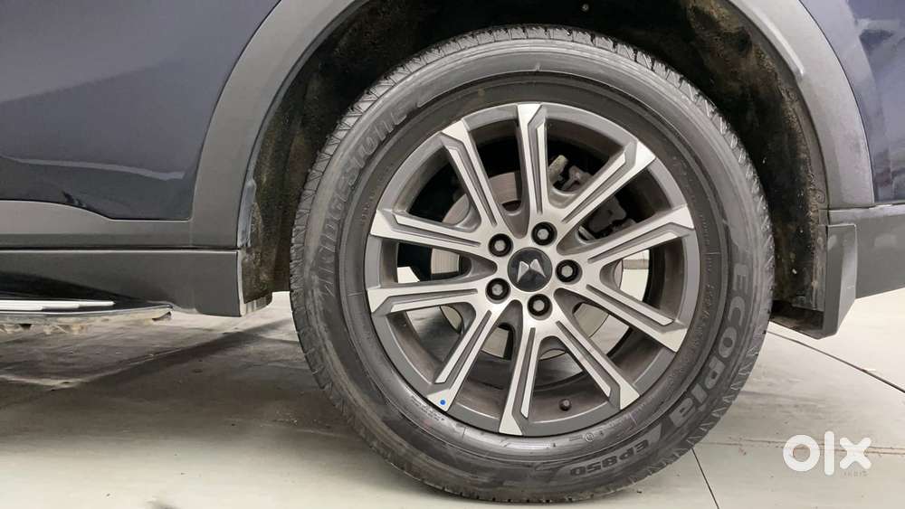Mahindra Xuv700 2.0 Ax 7 Petrol At Luxury Pack Str, 2025, Petrol