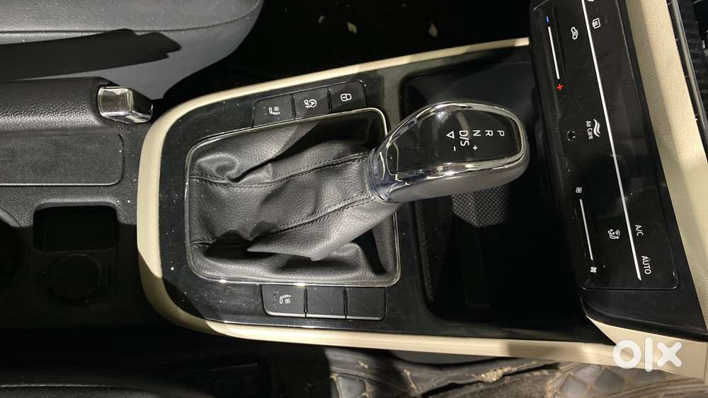 Skoda Slavia 1.0 Tsi Style At, 2023, Petrol