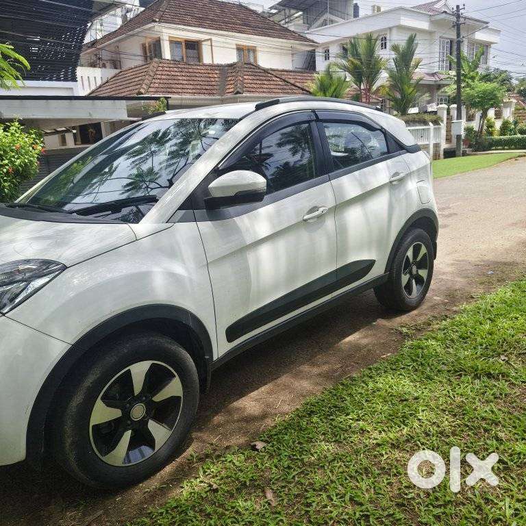 Tata Nexon 1.2 Revotron Xz Plus, 2017, Petrol