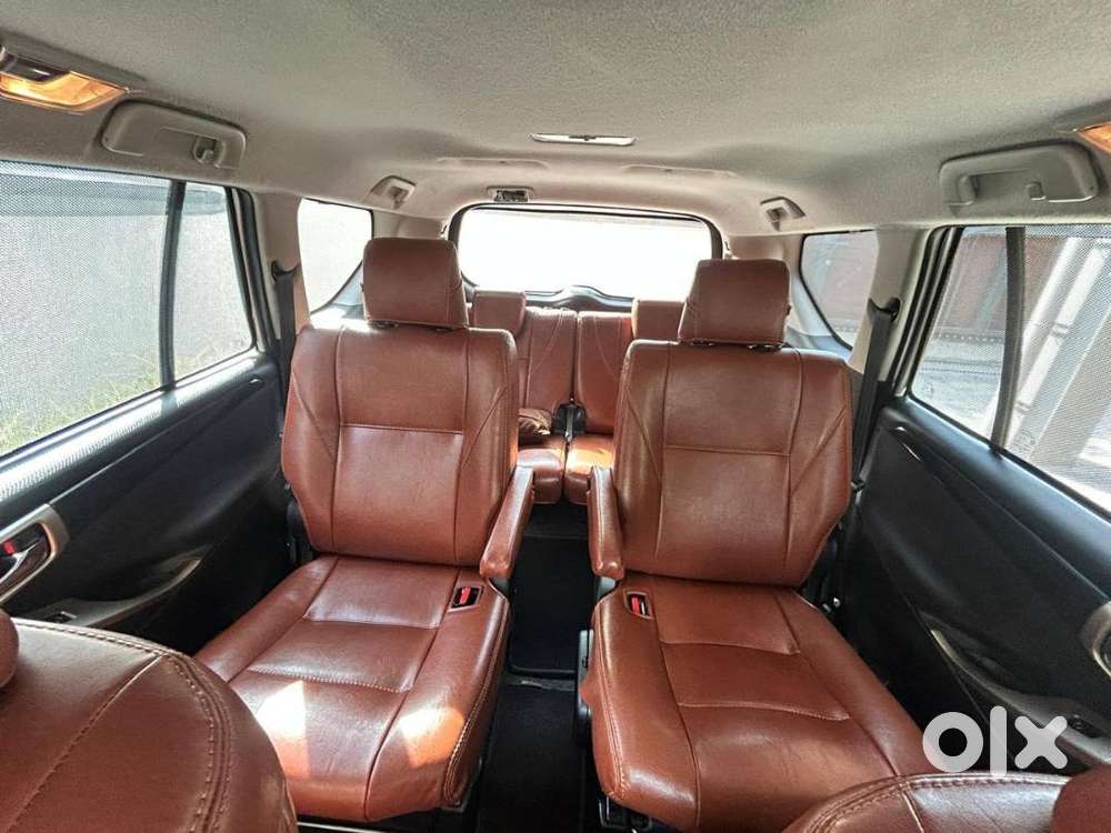Innova Crysta 2.4v Bs (iv),60000km,leather Interior, Super White