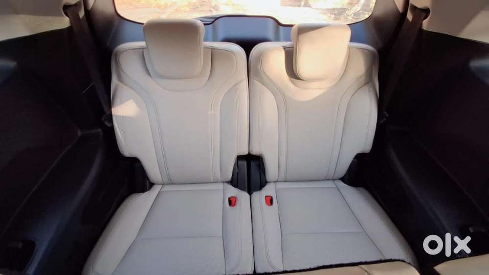 Mahindra Xuv700 2.0 Ax 7 Petrol At Luxury Pack Str, 2021, Petrol