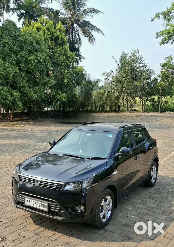 Mahindra Xuv300 2024 Petrol Well Maintained