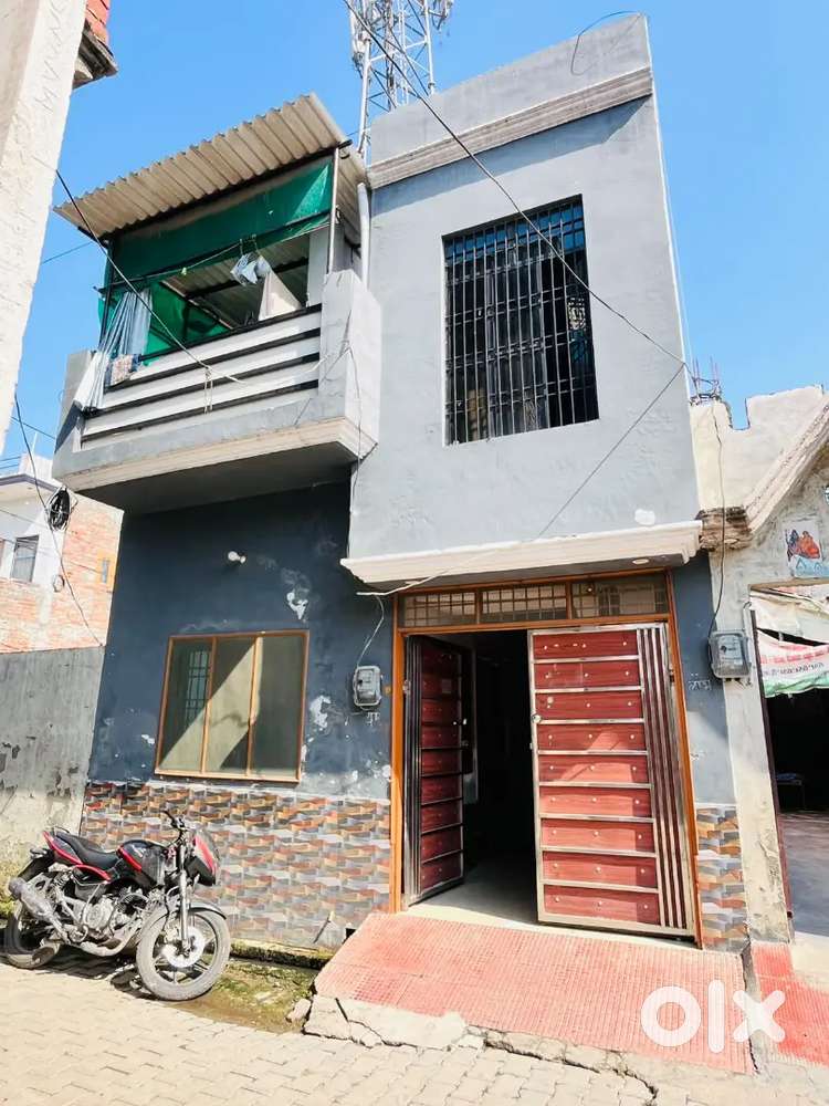 50 gaj 2 bhk near Tulasherpur Hotel jhankar behind 1st tower wali gali