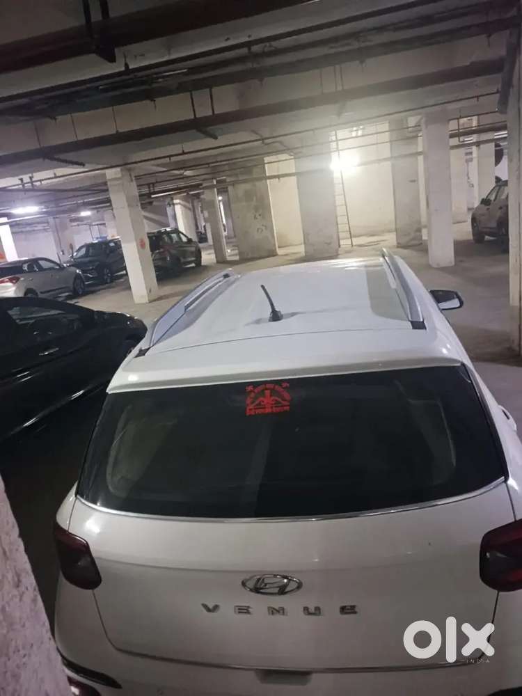Hyundai Venue Petrol/cng 2020 Model 67000km - 27km/kg Mileage