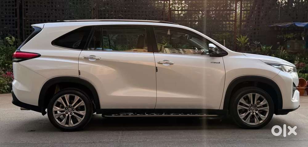 Toyota Innova Hycross 2.0 Zx (o) Hybrid 7 Str, 2024, Petrol