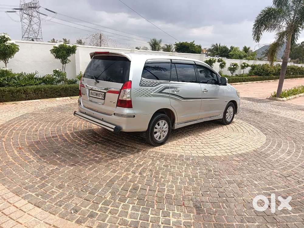 Toyota Innova V  2012 Diesel 194000 Km Driven Showroom History