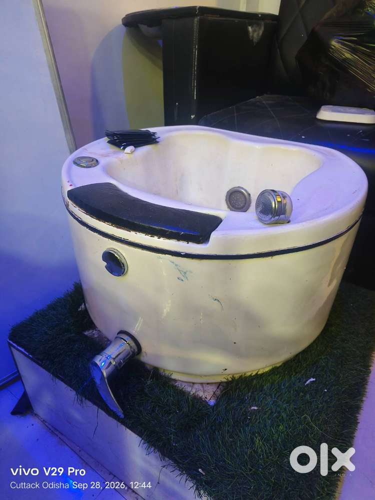 Want to sell pedicure tub , very good condition
