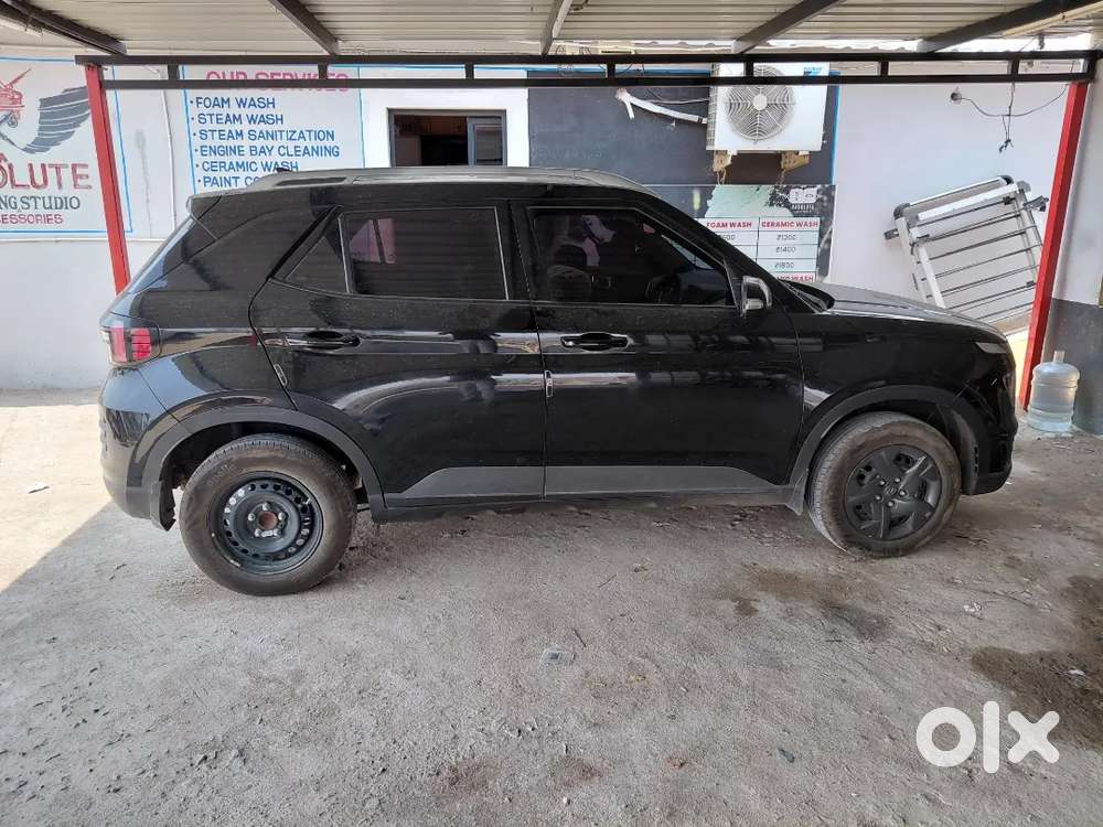 Hyundai Venue 2024 Petrol Well Maintained