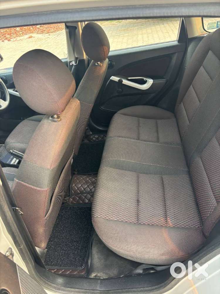 Ford Figo, 2011, Petrol